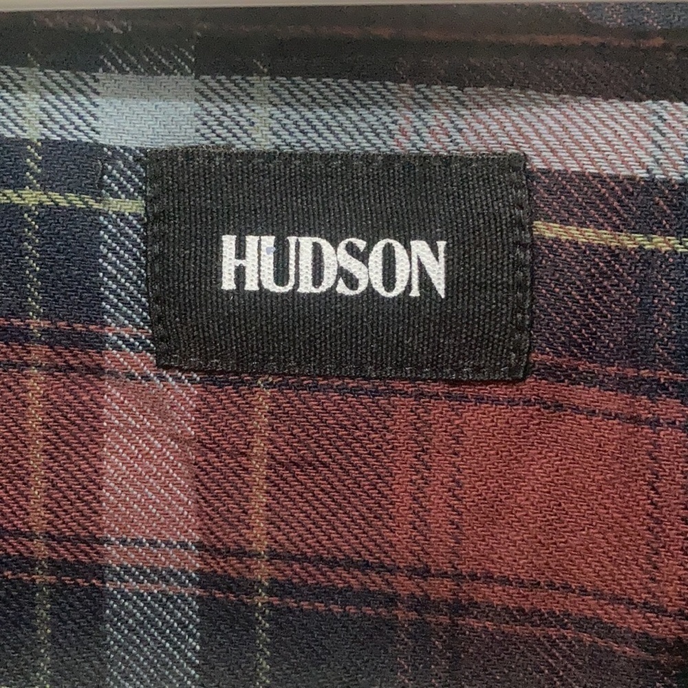 𝅺MEN’S Hudson button down - Picture 4 of 5